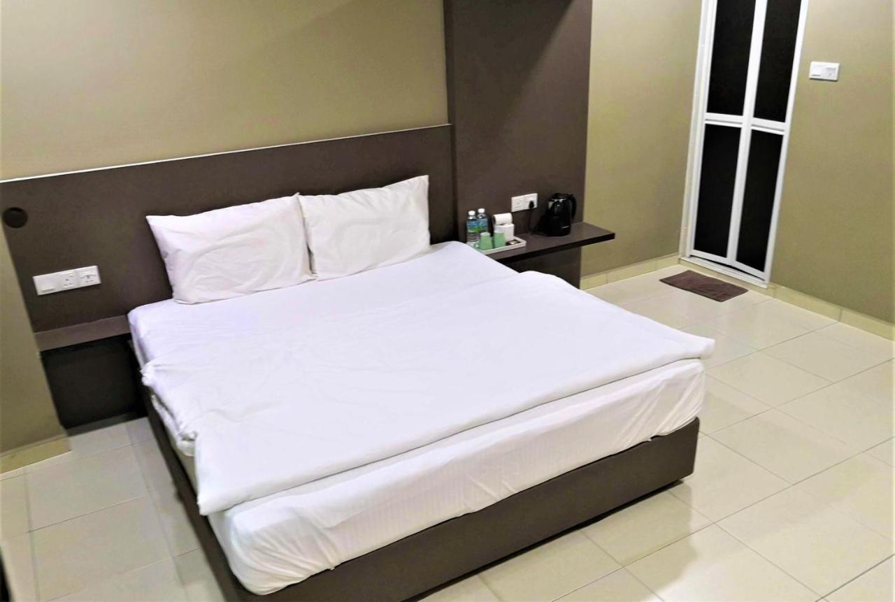 Hotel Tropika Garden Kulai 2*